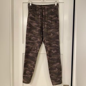 Athleta Camo Farallon jogger, size zero